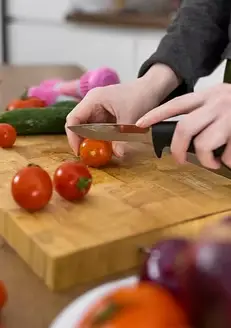 Verduras cortadas en cocina